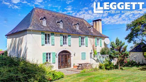A23815CEL64 - This splendid Béarnaise farmhouse is in a beautiful hilltop location in the heart of the Jurançon wine area, halfway between Atlantic beach resorts and Pyrenean ski resorts. In excellent condition, the property has been tastefully renov...
