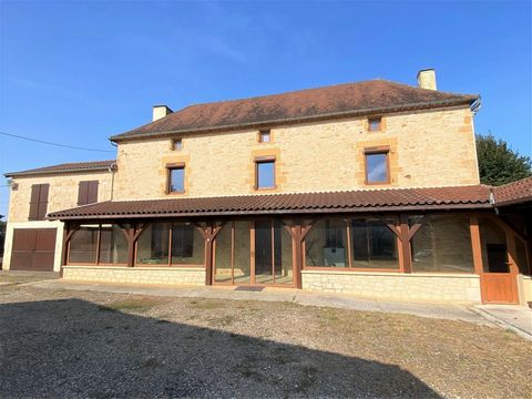 Large farmhouse, in a dominant position, with magnificent views over approximately 16 hectares of meadow and forest with about 2000 m2 of vines and chestnut grove of approx. 4000 m2. Numerous buildings give this ensemble enormous potential and numero...