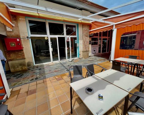 This commercial unit would be ideal to be used as a bar - the premises is in a fabulous location on the top floor in La Finca Golf complex - it would make a fantastic business opportunity in a prime location Included in the price is a lovely 30m terr...