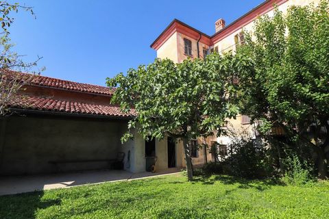 For sale in Cherasco, in the Langhe area, a UNESCO heritage site, a detached house of 300 m2. The property is spread over four levels: on the ground floor we find the living area, consisting of a kitchen and a large living room. Going up to the first...
