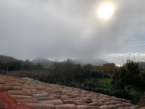 Consolidated urban plot, residential use, of 2,400 m², for sale in a quiet area, in El Rosario (Tenerife), in a rural setting near the Bodegón Campestre area, La Esperanza. High views, to build 11 semi-detached houses of 140 m2 with the possibility o...