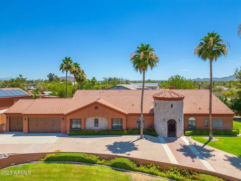 Calling all car collectors and RV enthusiats! This custom home in Cave Creek, just minutes away from North Scottsdale amenities, is a dream come true for those who appreciate spacious living and a passion for vehicles. Situated on a sprawling 1-plus-...