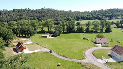 46300 PAYRIGNAC, located only 5 km from GOURDON and 20 km from SARLAT-la-CANEDA. Building land, serviced, on a subdivision of 32 lots. Selling price: 25,000 euros (Agency fees paid by the seller). PAYRIGNAC is a small rural commune in the LOT departm...
