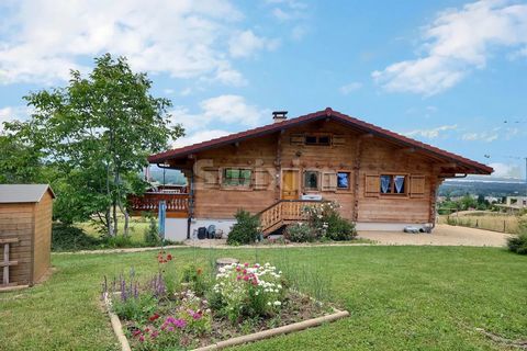 Ref 67162JL: LOISIN (74140), discover this magnificent renovated 6-room Balsat chalet built on 2318 m² of land on the agricultural edge. Green and calm setting! Without forgetting a breathtaking view of Lake Geneva. On the Garden Level, you will disc...
