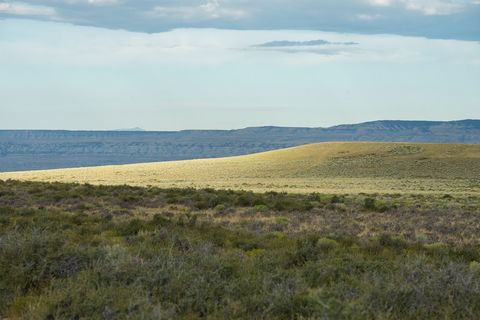 7 Mile Ranch is a beautiful open-country ranch that is conveniently located far within the rolling hills of northwest Colorado! With year-round access just off County Road 7, the ranch offers a great combination of exclusivehunting opportunities and ...