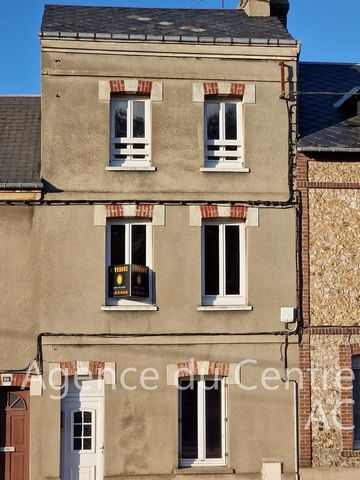 For sale in Fecamp close to shops, transport, townhouse with GARDEN sold RENTED (700€) and comprising: living room, kitchen, bathroom, toilet, three bedrooms, office. The centre's branch is at your disposal for any further information. Bénédicte LERE...