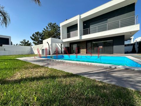 4 BEDROOM VILLA IN QUINTA DE VALADARES, MARISOL COME AND SEE THIS BRAND NEW VILLA ON A PLOT OF 600m2 (two plots together) This villa with the best finishes on the market has 255m2 of gross area and two floors where you can enjoy life by the beach. Th...