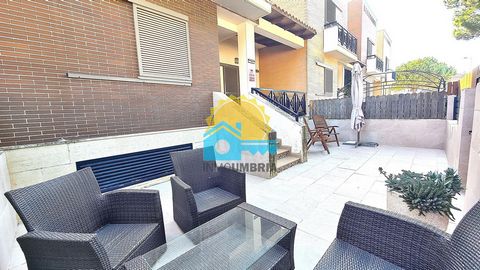 Price drop of 6.000€!! InmoUmbría offers for sale a wonderful townhouse in a private urbanization 500 meters from the beach. It is 15 years old and its state of conservation is excellent. Located a few meters from a privileged enclave such as the Nat...