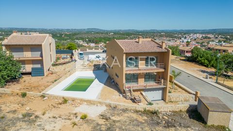 Located in a serene neighbourhood in Algoz, this nearly constructed stunning villa offers the perfect blend of elegance, comfort, and breathtaking countryside views. You will find all amenities and essential services within a 12-minute walk or a 3-mi...