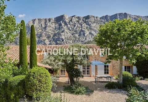 15 minutes from Aix-en-Provence, in the commune of Saint-Antonin-sur-Bayon, at the foot of Mont Sainte Victoire, an old 18th-century stone farmhouse, completely renovated, with a surface area of 270m2. The 17-hectare property boasts exceptional mount...