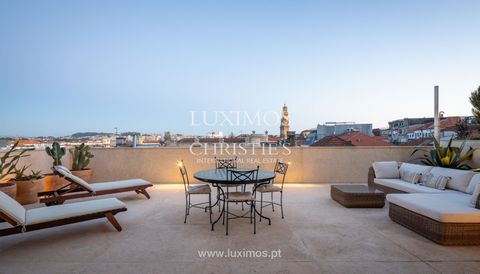 Excellent apartment T2 with a fantastic and unique roof terrace of 80m2 with stunning views over Porto . Conveniently located in the heart of the city center in an area with restaurants, hotels, bars, shops, museums and all kind of services. Easy acc...