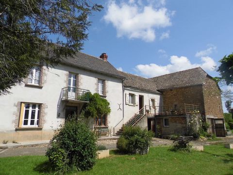 EXCLUSIVE TO BEAUX VILLAGES! Farmhouse for renovation 30 min from Rodez and 5 min from a town with all amenities, situated in a quiet hamlet in the countryside. Main house of 107 m² with kitchen, dining room, sitting room and WC on the ground floor; ...