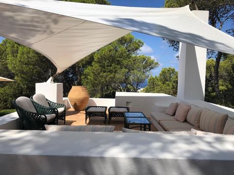 Encantadora villa en la costa oeste de Ibiza con fantásticas vistas al mar Encantadora villa en la costa oeste de Ibiza con fantásticas vistas al mar y a la puesta de sol muy cerca de las playas más bonitas como Cala Molí, Cala Vadella y Cala d'Hort....