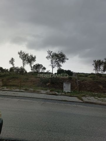 Do you want to build housing!? Well, here you have the ideal place! Here you can enjoy the tranquility of the Alentejo, located in the village of Freixo - Redondo. Close to; Café, Restaurant, Minimarket. Direct contact with the countryside and great ...