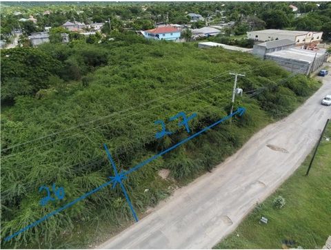 Lots 26 and 27 are situated on the outskirts of May Pen town center, and they are ideally located on the main road from Muirhead to Four Path. This strategic location makes it easily accessible for any type of business. The land spans a little under ...