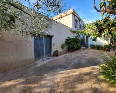 Rustic Property of 20000 M2 located in the municipality of El Perelló just 45 km from the town and 57 km from lAmetlla de Mar and its beaches planted with olive almond and carob trees in addition to a wide variety of plants Mediterranean trees and a ...