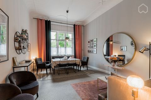 Beautiful and Sunny Design Apartment of a german Event Designer. Close to Public transportation, Park Friedrichshain, Alexanderplatz within walking distance to shops, Pubs, Restaurants and Sport facilities. Flat is fully furnished incl. washing machi...