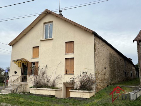 Angenehmes Dorf südlich HAUTE-MARNE in der Nähe von LANGRES, BOURBONNE LES BAINS, kommen Sie und entdecken Sie Bauernhaus Typ f5, 97 m2, bewohnbar mit all seinen Nebengebäuden (Scheunen) auf einem Grundstück von 887 m2. bestehend aus: Küche (Röhrenei...