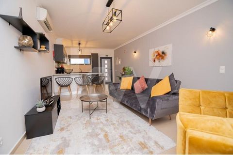 Located in the center of the village of Alvor, this typical Algarve house was completely renovated in 2022 and has excellent finishes.The house consists of an open space kitchen on the ground floor leading to a large living room, on the first floor, ...