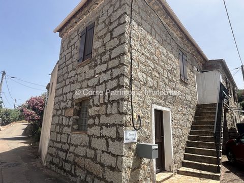 Dorfhaus aus Stein, aufgeteilt in 2 unabhängige Wohnungen vom Typ 2 von jeweils ca. 20 m2. Das Hotel liegt weniger als 5 Minuten vom berühmten Strand von Saint Cyprien und nur 15 Minuten vom Zentrum von Porto Vecchio entfernt. Kommen Sie und entdecke...