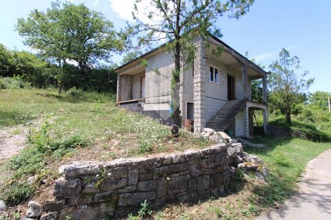 Location: Istarska županija, Pićan, Zajci. Pićan, surroundings, we are selling a construction that has started in a quiet location surrounded by untouched nature. The first floor of the construction consists of a ground floor and an upper floor. On t...