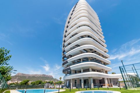Se vende piso de reventa en edificio de reciente construcción cerca de la playa del Arneal de Calpe, Alicante. Una fantástica torre, esbelta y diferente. El edificio consta de 17 plantas con un total de 26 pisos con calidades de lujo, llenos de luz y...
