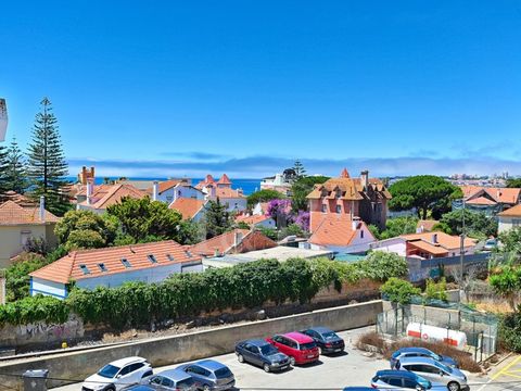 3+2 bedroom duplex apartment with 304 sqm of gross construction area (including interior and exterior areas and garage), located in the São João Residences development, with sea views. This pleasant apartment has, on the ground floor, an entrance hal...