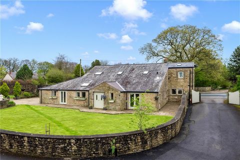 NO CHAIN DELAY - A superb stone-built barn conversion offering spacious family sized accommodation extending to approximately 3000 sq. ft on a spacious plot of 0.3 acres. This is a capable and spacious family home has many period features including e...