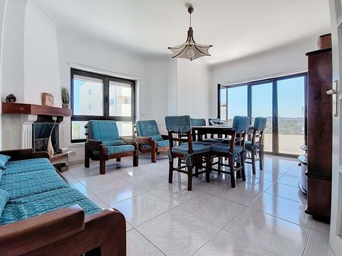 Appartement de 2 chambres avec terrasse situé à Amorosa, avec un emplacement privilégié qui lui confère une magnifique vue mer. Situé au 5ème étage d'un immeuble avec deux ascenseurs, cet appartement se compose de 2 chambres, salle à manger et salon,...