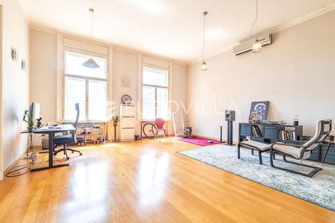 Center, near the Botanical Garden, beautiful three bedroom apartment on the second floor of the building. The building is in excellent condition, a neo-baroque three-story building from 1900. The apartment was completely renovated in 2010, all electr...