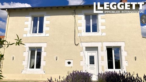 A31183LW86 - Située dans un petit hameau avec des vues à couper le souffle sur la campagne, cette maison rénovée avec amour est superbe à l'intérieur comme à l'extérieur. Avec 2 chambres élégantes au premier étage, le salon du rez-de-chaussée peut ég...