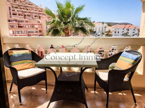 Gerenoveerd en gemeubileerd appartement met een prachtig terras en een fantastisch uitzicht op de zee en heel Los Cristianos! Dit gerenoveerde en volledig gemeubileerde appartement is gelegen in een centrale maar rustige wijk van Los Cristianos, in e...