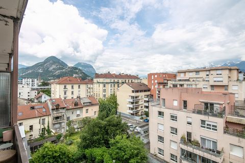 GRENOBLE 83 Abbé Grégoire, Appartement T1 de 31 m² situé au 6ème étage avec ascenseur et disposant d'un grand balcon exposé Est. ce bien joliment meublé est vendu libre de toute occupation. L'immeuble vient d'être ravalé par l'extérieur, les menuiser...