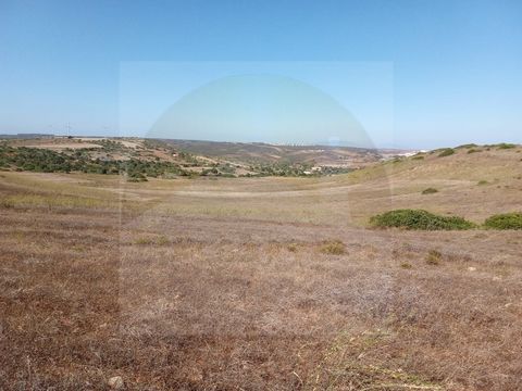 Terreno rústico de 16.653 m² em Pojal, Algarve, com vistas deslumbrantes da Serra de Monchique. Ideal para projetos residenciais ou turísticos, oferece um ambiente sereno e acesso rápido às praias do Zavial e das Furnas. Proximidade com principais vi...