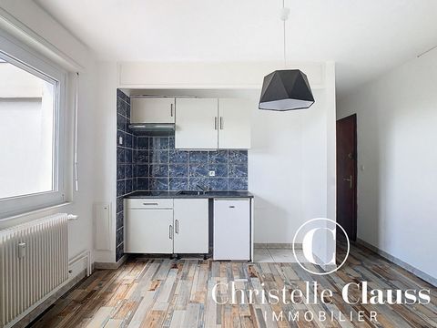 Notice to investors! In exclusivity, discover this studio with a surface area of 21 m2 on the top floor of a small residence located in Mulhouse, 10 minutes from the city center. This studio is composed of a hallway leading to the living room with a ...