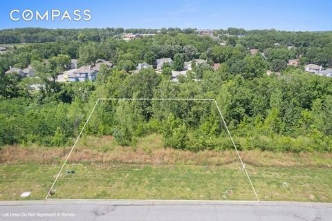 Maintenance Provided Villa lot! Bring your builder and make your dream home a reality! We’re thrilled to offer new homes starting from the mid to upper $600s and beyond. The Woods of Somerset features new homes conveniently located a few minutes sout...