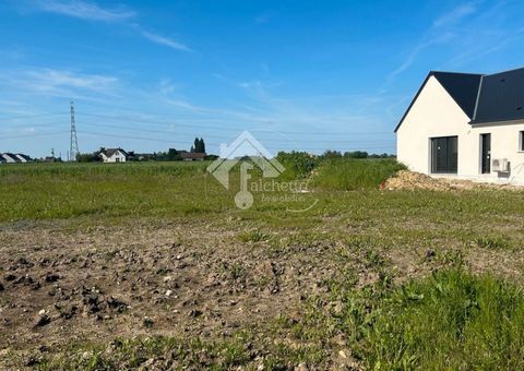 L'agence Falchetto Immobilier vous propose, en EXCLUSIVITÉ, ce terrain constructible de 543m2 situé à Druye (37190), à seulement 20min de Tours. Viabilisations en place. Permis de construire déjà accordé pour une surface plancher de 196m2. Modificati...