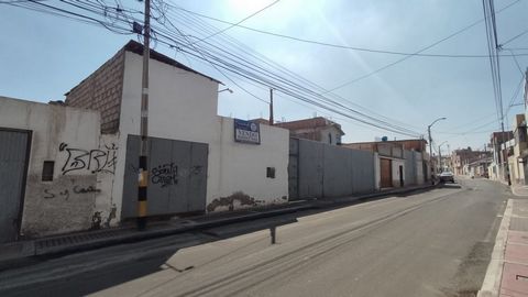 This property is located in the heart of the city of Tacna, just 150 meters from Plaza Zela, a place characterized by being a commercial sector with restaurants, hotels and various shops of multiple items, which makes it a place of considerable movem...