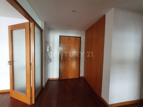 Apartamento T1 com uma área total de 76 metros quadrados, situado em Baguim do Monte, no concelho de Gondomar, no distrito do Porto. Está alugado até 05/25. Excelente para investidores. Zona com boas acessibilidades, com proximidade às principais aut...