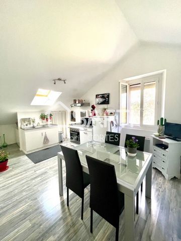 Venez visiter cette maison composée de deux appartement sur Labastide Gabausse à 20 minutes d’Albi. Cette jolie maison de pays est implantée sur une très belle parcelle arborée de 6280m² qui permet de créer un potager, verger, piscine selon les proje...