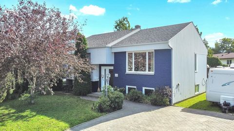 Plain-pied situé dans le quartier recherché de St-Pie-X à Rimouski, tout près des écoles et des commodités. Comprend 4 chambres, 2 salles de bain, aspirateur central, échangeur d'air, poêle au propane au sous-sol, portes extérieures et fenêtres récen...