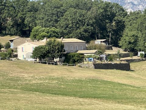 Een uitzonderlijke locatie voor dit grote pand van 365 M², genesteld in een natuurlijke omgeving en een uitzonderlijk uitzicht op de bergen. Er zijn grote belangen in deze woning. Eerst en vooral de uitzonderlijke ligging! Zelfs als we ons op een aut...