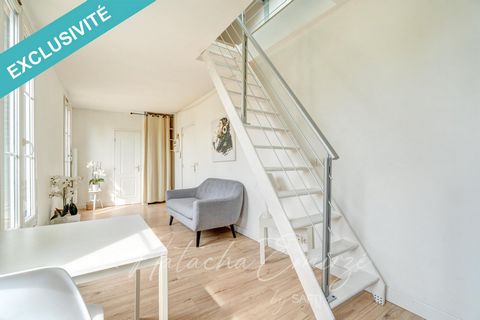 Coup de coeur pour ce duplex situé en lisière du Vésinet, à seulement 10' à pied du centre-ville du Vésinet (RER Le Vésinet-Centre 14' à pied) et au calme. La distribution de ce 2 pièces lumineux et qui offre de beaux volumes (surface au sol 49 m2, s...