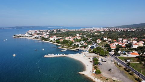 Location: Zadarska županija, Sukošan, Sukošan. ZADAR SUKOŠAN, attico con 3 camere da letto + bagno e terrazza sul tetto in uno splendido edificio nuovo di un noto investitore. Vendiamo questo attico di prima classe S-6, (Edificio A) situato al second...