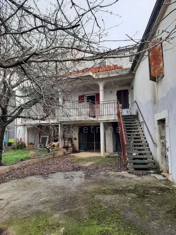 Location: Istarska županija, Bale, Bale. ISTRIA, BALE - House for renovation! Renovation house for sale in Bale. It is the last in a row. The house has an area of 550m2 and spreads over 3 floors. The ground floor consists of an entrance hall, kitchen...