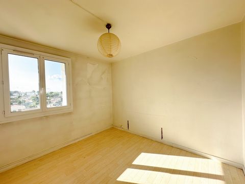 Nous sommes ravis de vous présenter cet appartement T4 de 66 m2 au 6 ème étage avec ascenceur, situé à Caudéran. Cet appartement, situé au sein d'une copropriété, offre une tranquillité rare grâce à son emplacement donnant sur un parc. Il se compose ...