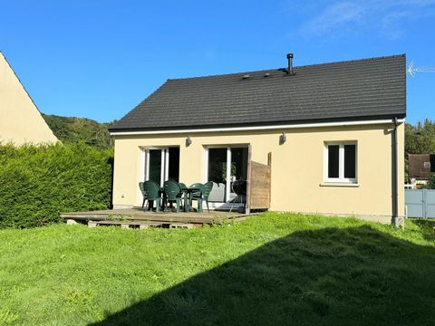 Située à Sainte-Geneviève-lès-Gasny, cette maison bénéficie d'un environnement paisible, idéal pour les amoureux de la nature. Très bien agencée, elle se compose d'un séjour lumineux, une cuisine ouverte, une salle de douche, toilettes, et 2 chambres...