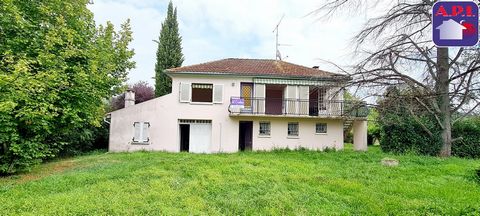 Geweldige kans! Zeer goed gelegen in het dorp Artigat, dichtbij alle voorzieningen, met een mooie vlakke en omheinde tuin en de waterput, vindt u deze prachtige residentie van traditionele constructie met een garage en een afdak. Het bestaat op tuinn...