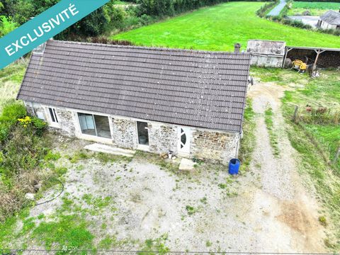 Située dans la charmante commune de Montsenelle (50250) cette maison de 90 m² à finir de rénover , est implantée sur un vaste terrain de 1040 m², offrant un environnement paisible et propice à la détente. Montsenelle, réputée pour son calme et sa qua...