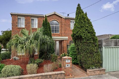 Positioned on a sweeping corner block amidst leafy landscaped gardens, this generous two storey residence boasts an expansive zoned floorplan ideal for harmonious family living. Offering distinct separate formal, casual and family living areas, plus ...